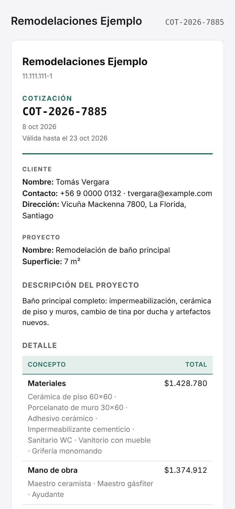 La hoja de la cotización en el teléfono del cliente: el nombre de la empresa, el número, los datos del cliente y del proyecto, y el detalle por categoría.