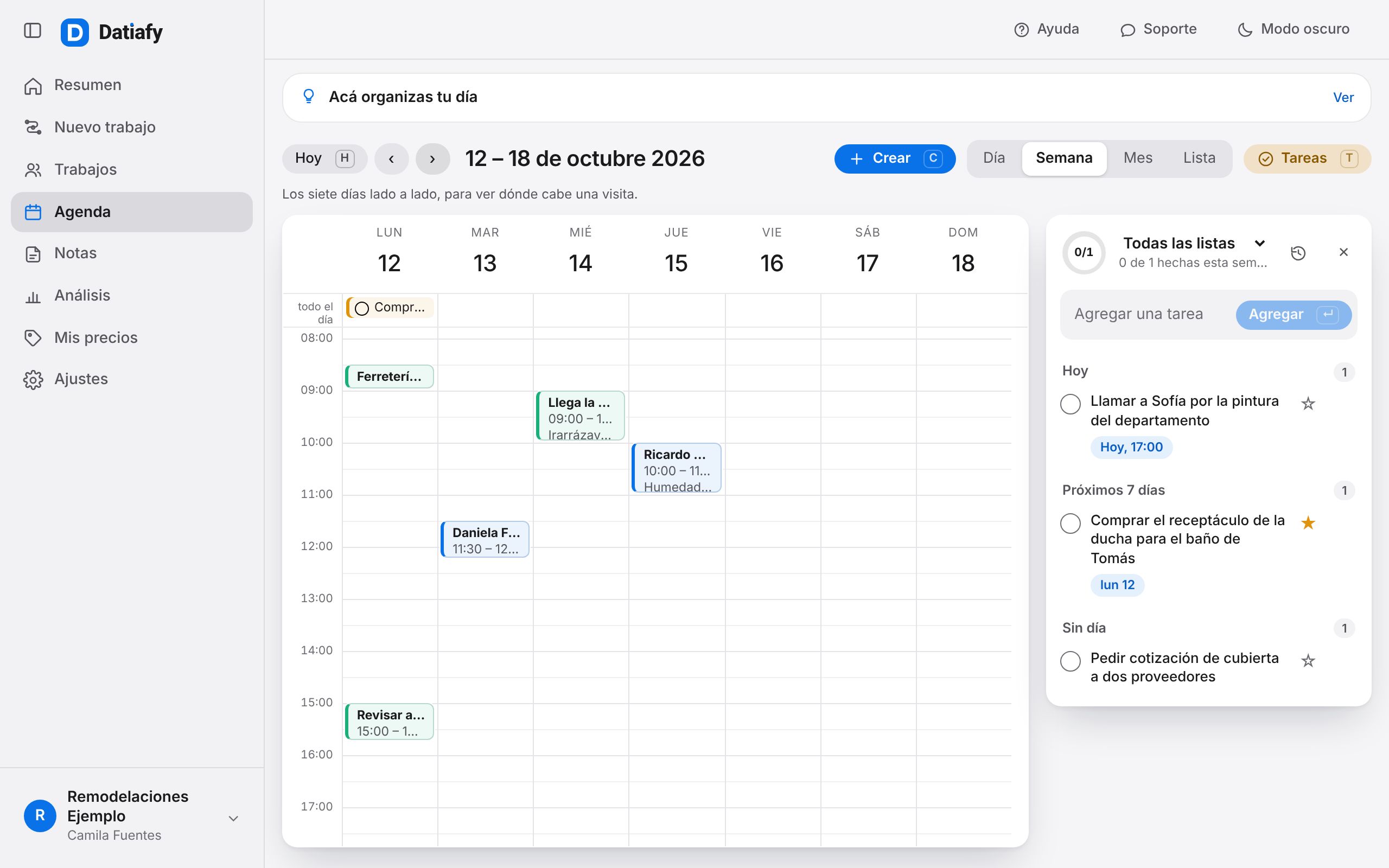 La Agenda en vista semana: visitas a clientes en azul, compromisos en verde, una tarea del día y, a la derecha, el panel de tareas con hoy, los próximos días y sin día.